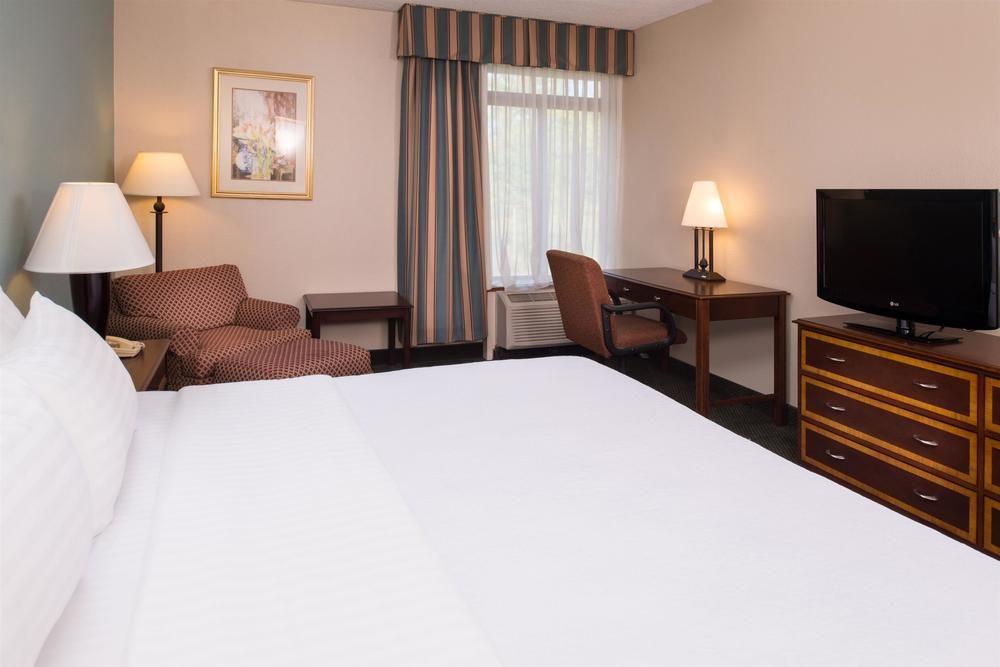 Ramada Plaza Rochester Airport מראה חיצוני תמונה