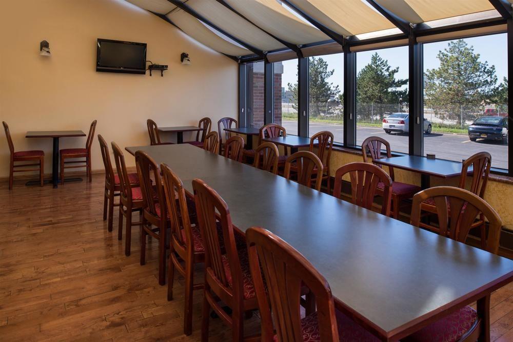 Ramada Plaza Rochester Airport מראה חיצוני תמונה