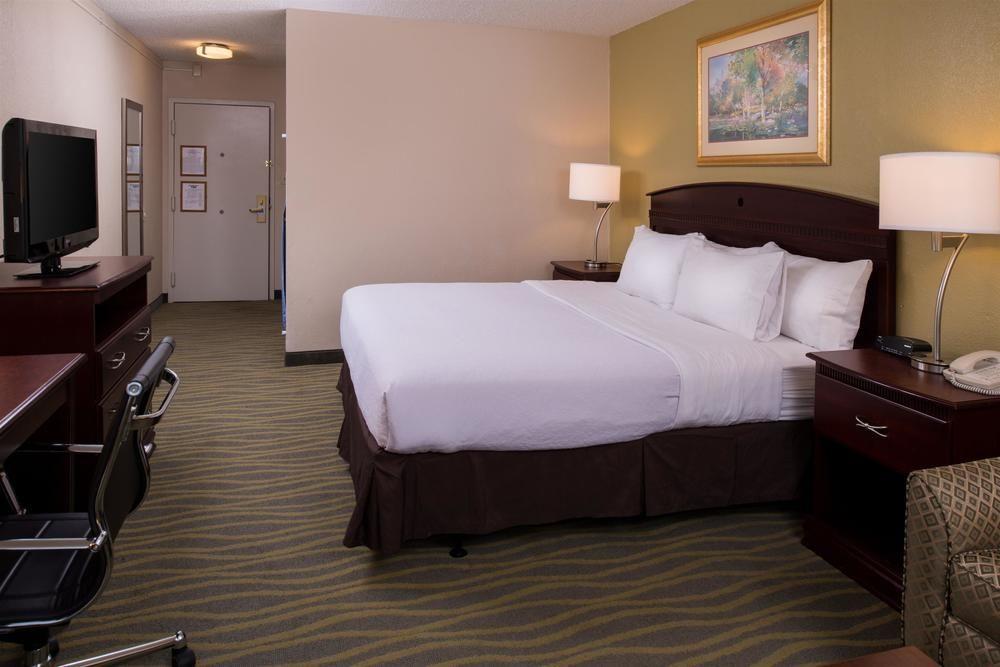 Ramada Plaza Rochester Airport מראה חיצוני תמונה