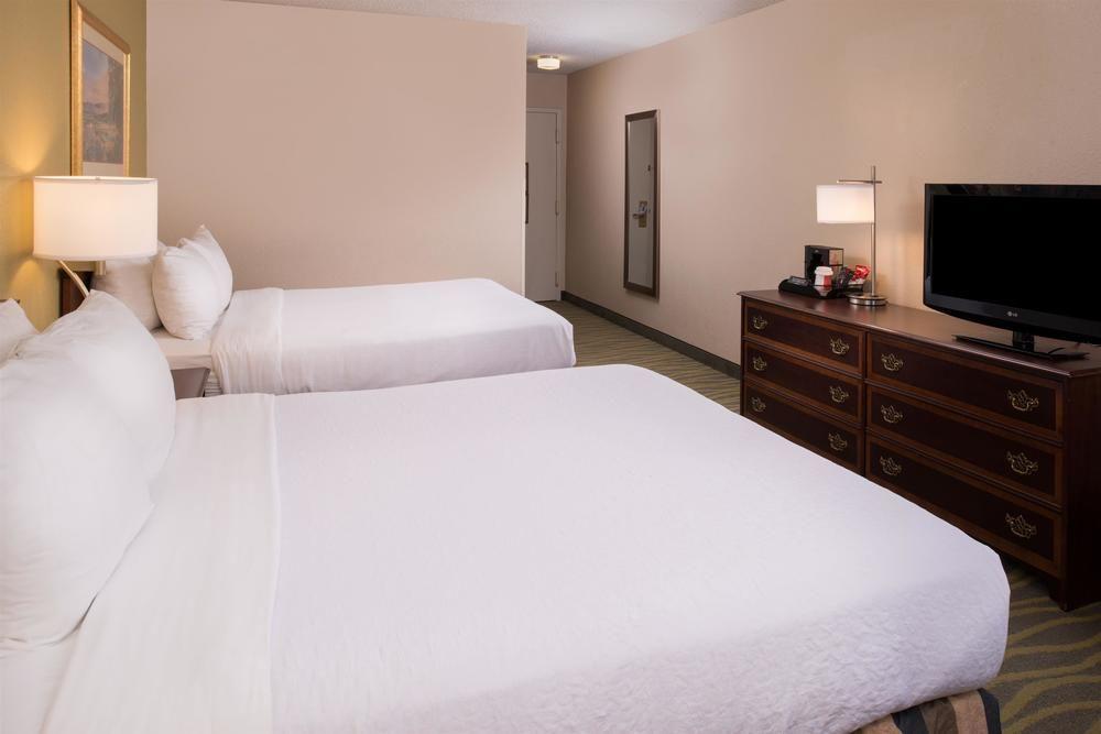 Ramada Plaza Rochester Airport מראה חיצוני תמונה