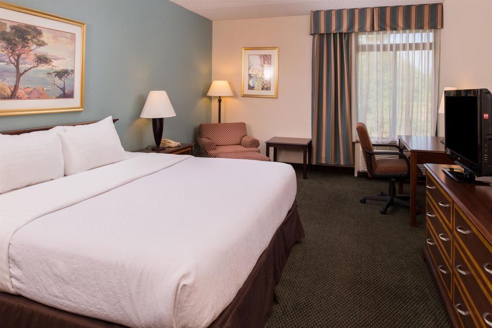 Ramada Plaza Rochester Airport מראה חיצוני תמונה