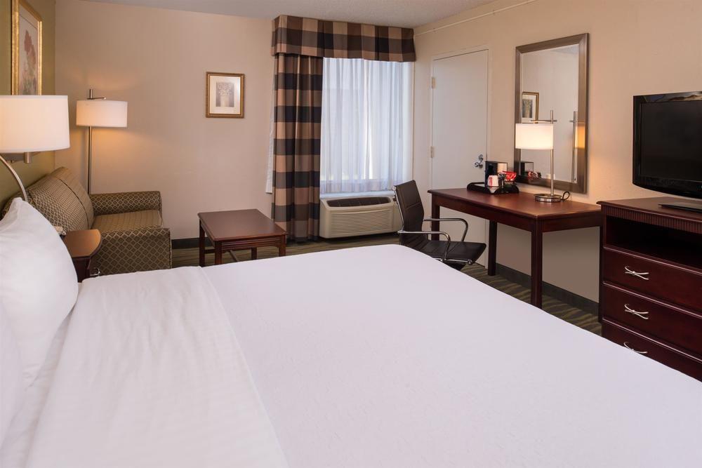 Ramada Plaza Rochester Airport מראה חיצוני תמונה