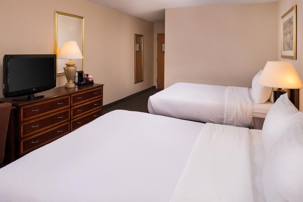 Ramada Plaza Rochester Airport מראה חיצוני תמונה