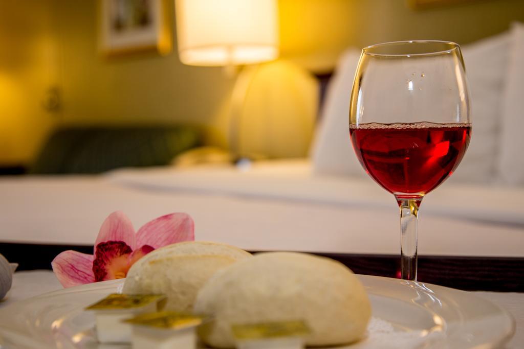 Ramada Plaza Rochester Airport מראה חיצוני תמונה