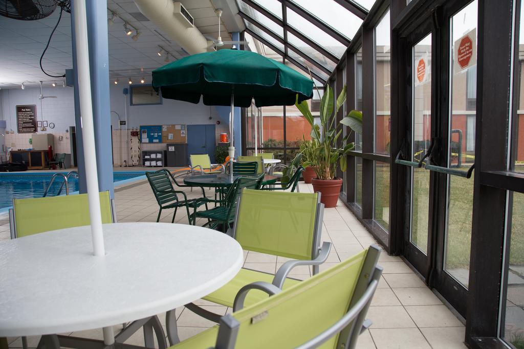 Ramada Plaza Rochester Airport מראה חיצוני תמונה