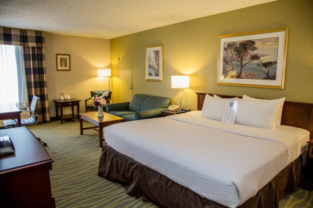 Ramada Plaza Rochester Airport מראה חיצוני תמונה