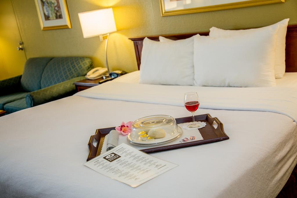 Ramada Plaza Rochester Airport מראה חיצוני תמונה