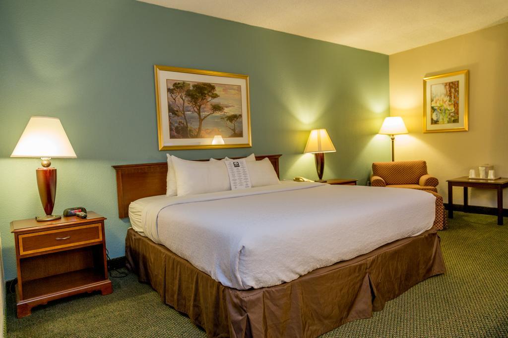 Ramada Plaza Rochester Airport מראה חיצוני תמונה