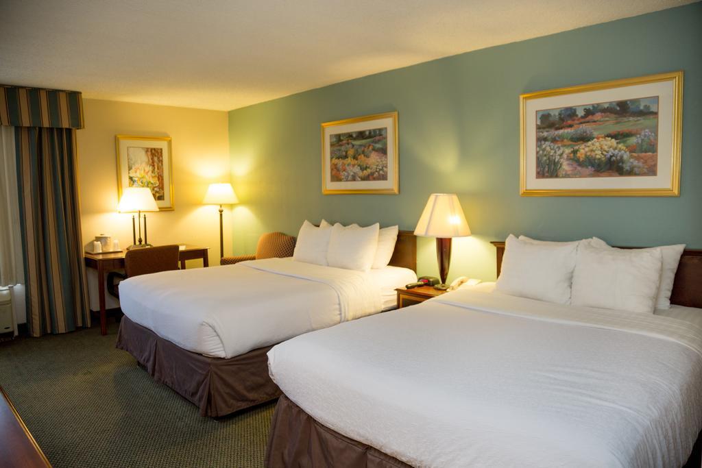 Ramada Plaza Rochester Airport מראה חיצוני תמונה