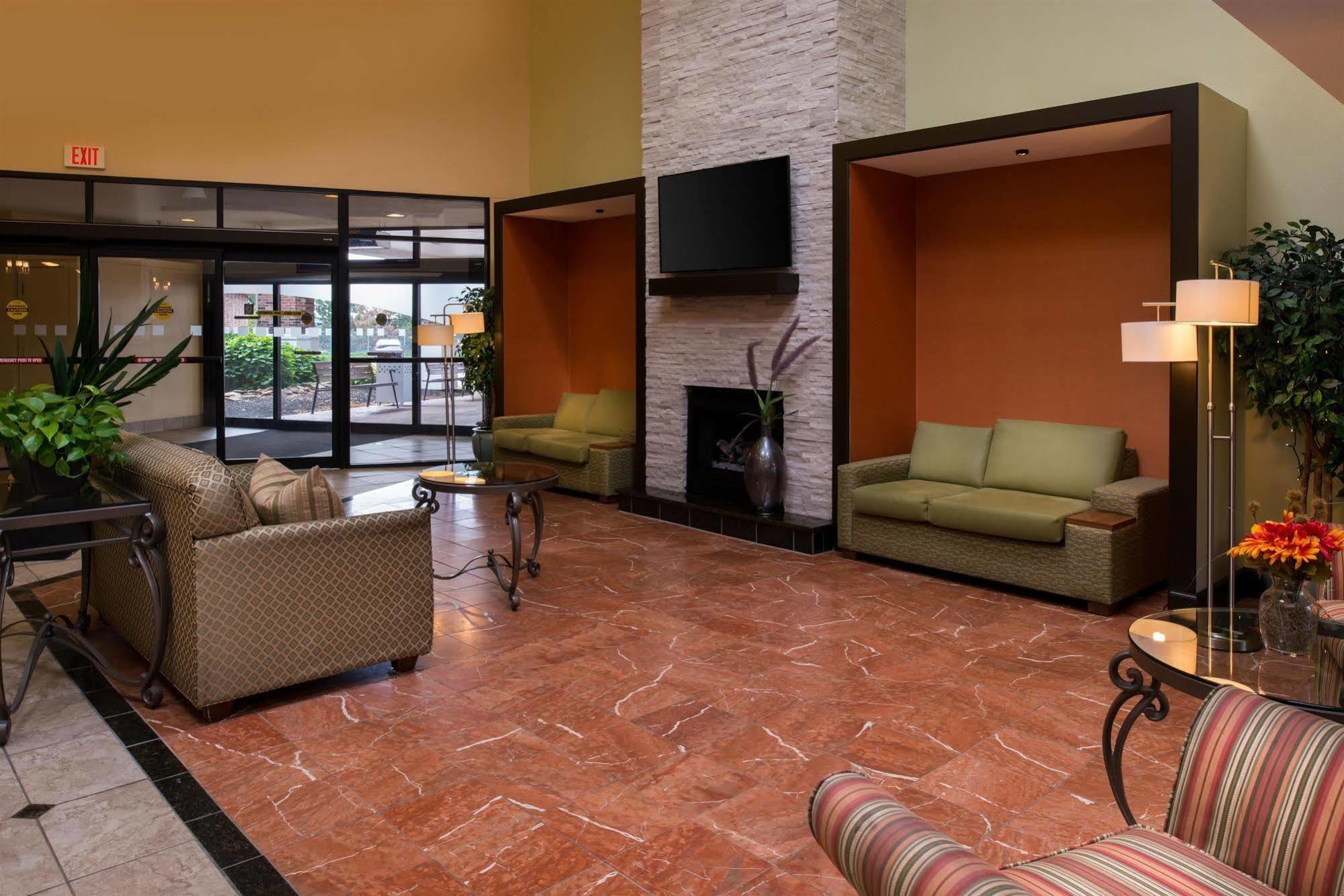 Ramada Plaza Rochester Airport מראה חיצוני תמונה