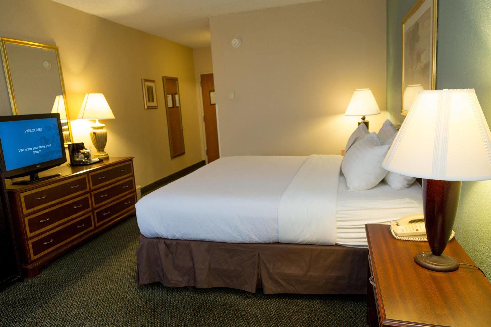 Ramada Plaza Rochester Airport מראה חיצוני תמונה